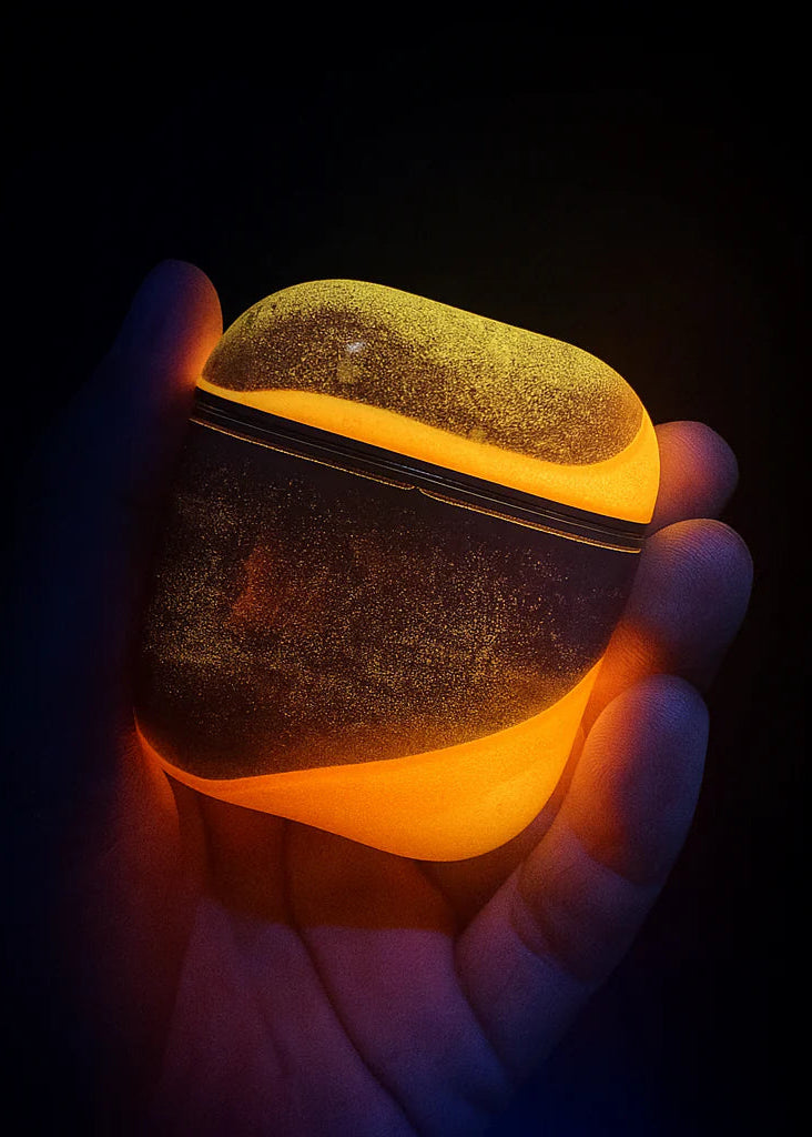 LUMÉA™ – Custodia liquida per Airpods con sabbia luminosa